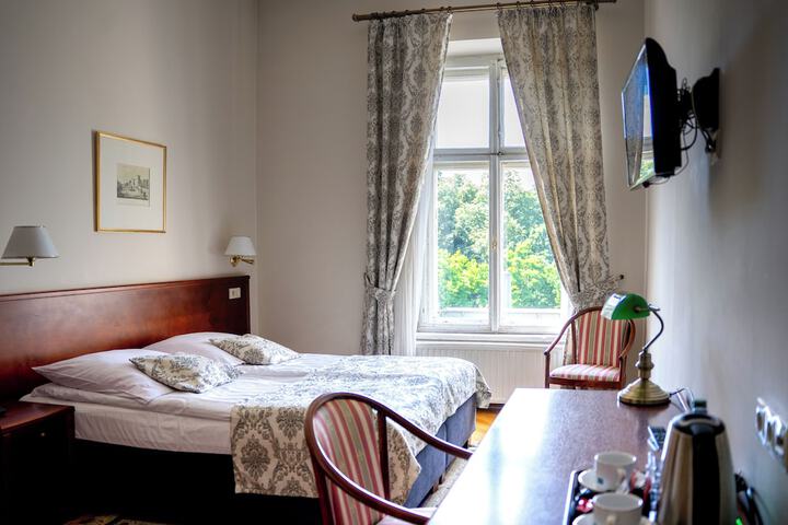 Room 17 of 50