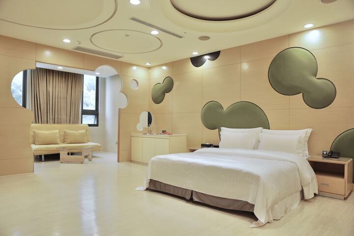 Room 27 of 41