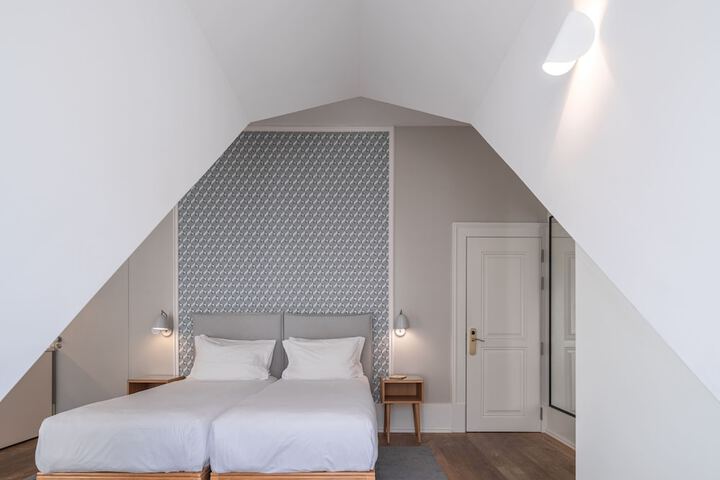 Room 10 of 76