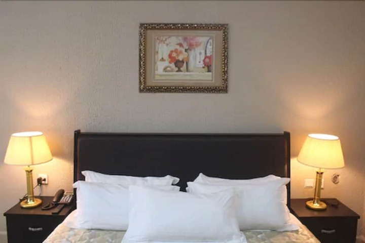 Room 11 of 20