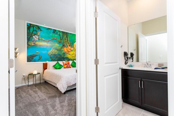 Room 4 of 44