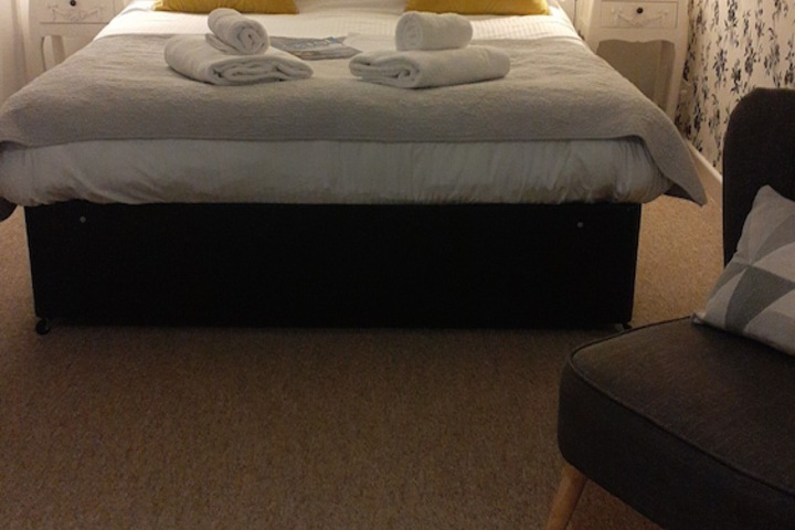 Room 6 of 27