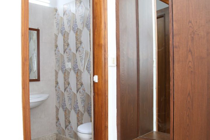 Room 15 of 38