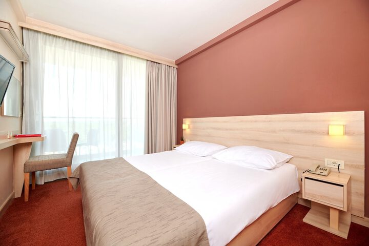 Room 13 of 72