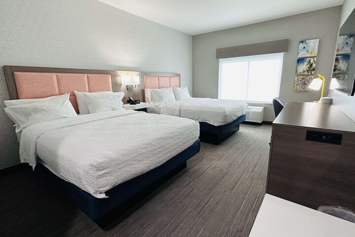 2 Queen Beds Hearing Accessible (18 of 30)