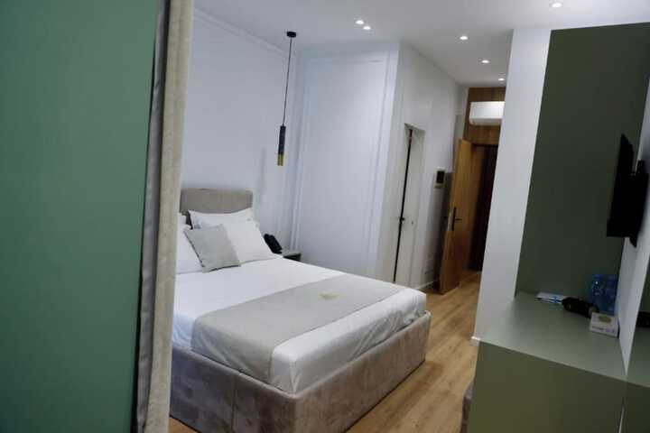 Room 3 of 35