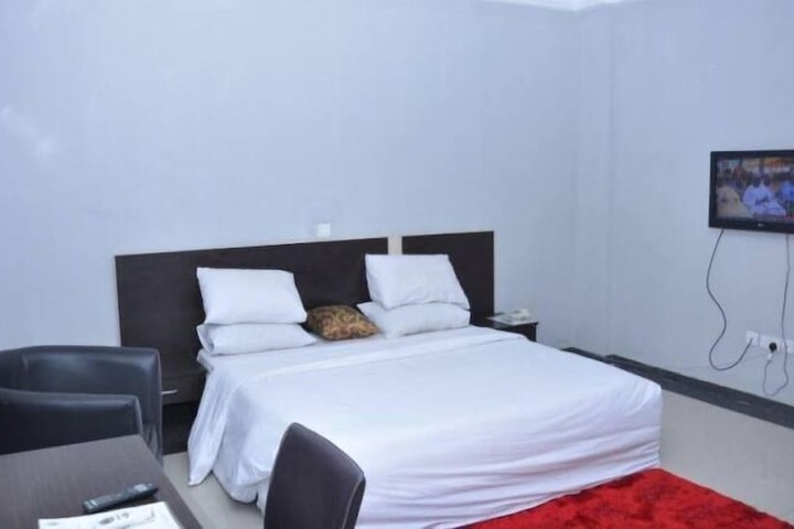 Room 3 of 10
