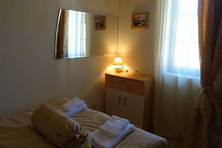 Room 5 of 49