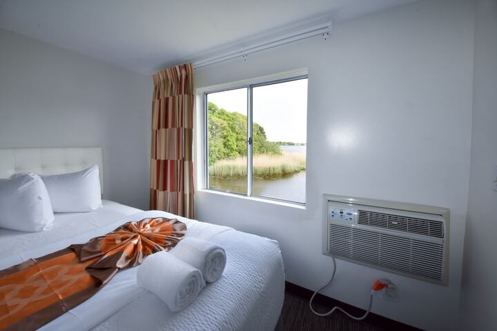 Room 102 of 207