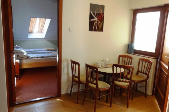 Room 5 of 8