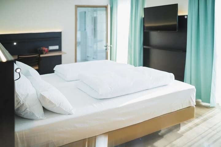 Room 5 of 48