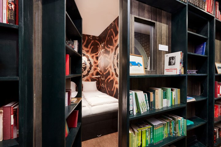 Room 65 of 137