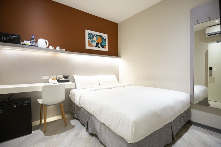 Room 19 of 37