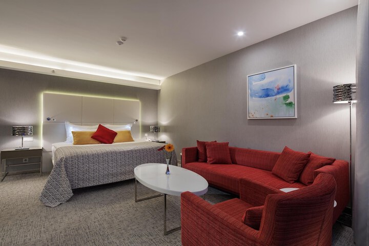 Room 35 of 303