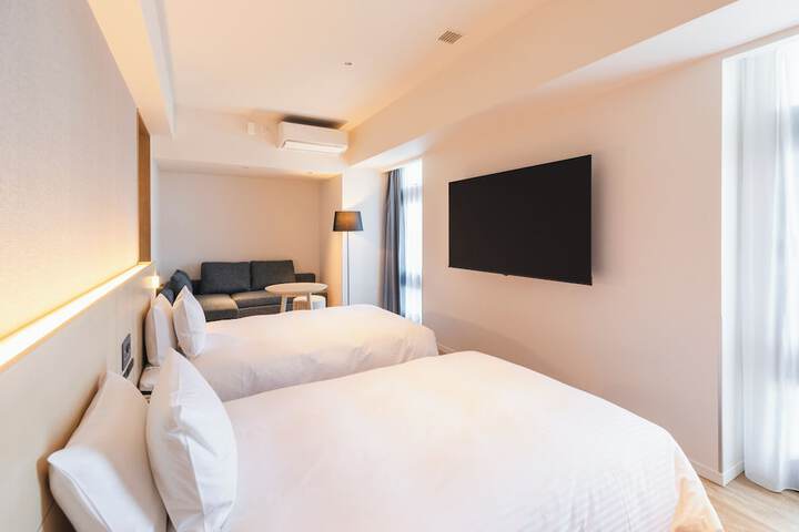 Room 27 of 53