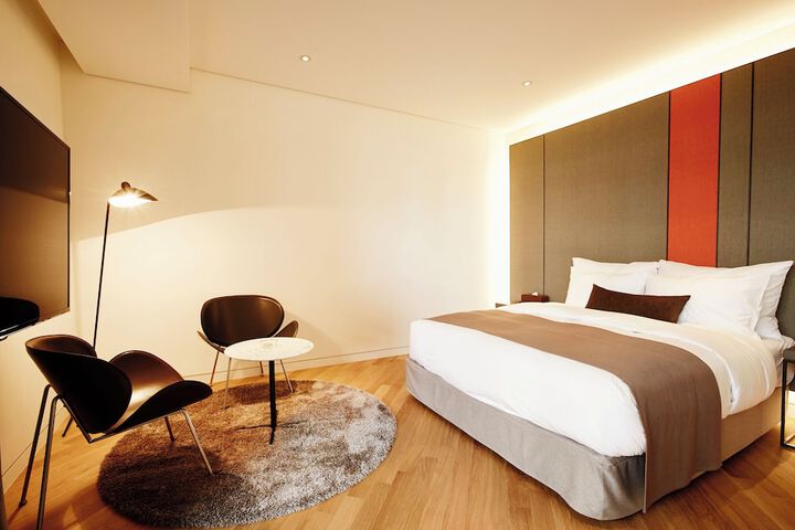 Room 27 of 64