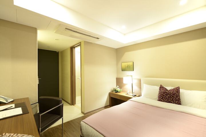 Room 14 of 77