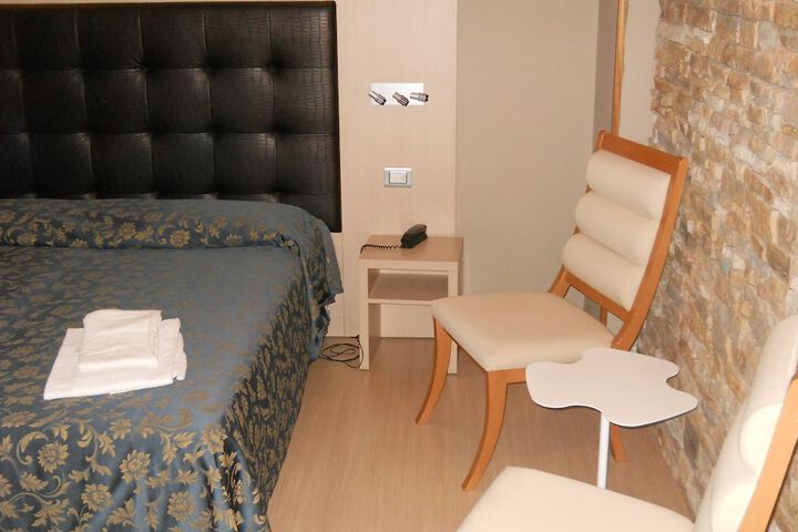 Room 16 of 66