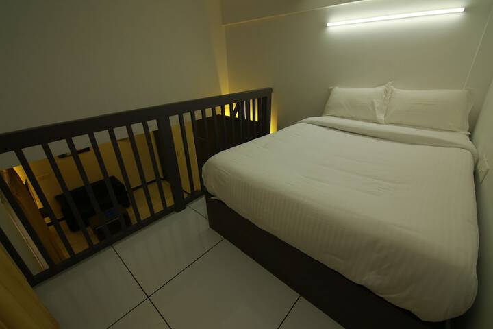 Room 9 of 25