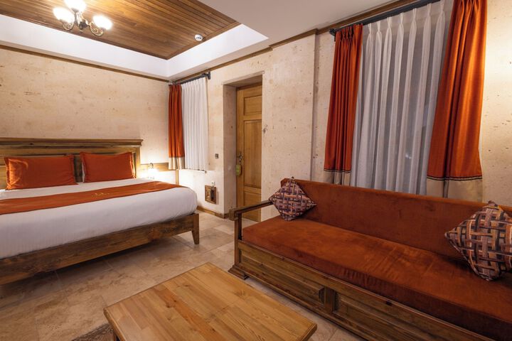 Room 4 of 90