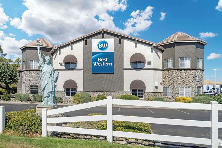 Hotel Entry