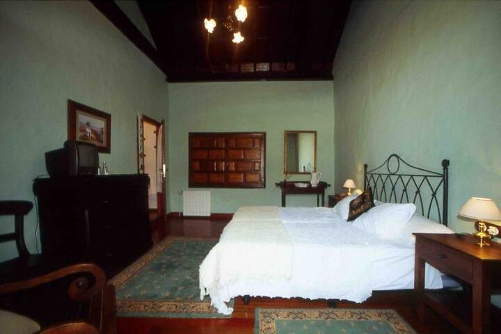 Room 4 of 62