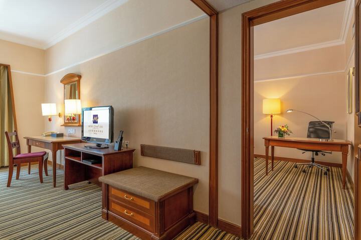 Room 46 of 175