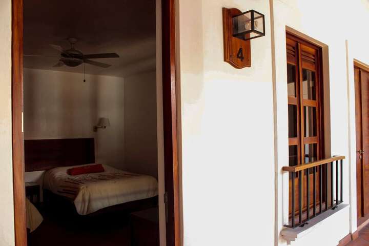 Room 6 of 32