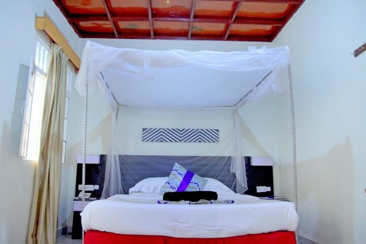 Room 8 of 60