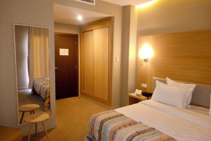 Room 14 of 37