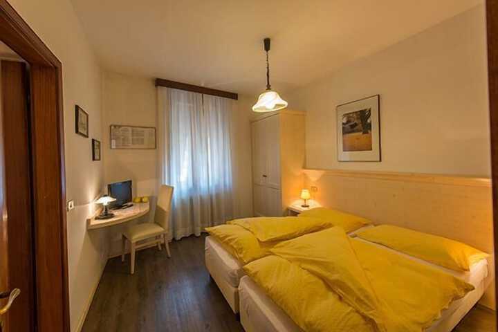 Room 10 of 46