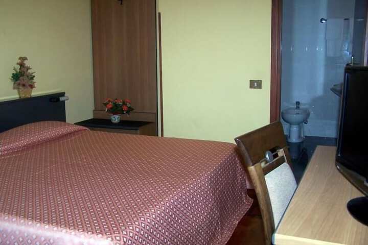 Room 6 of 68