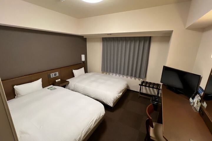Room 13 of 35