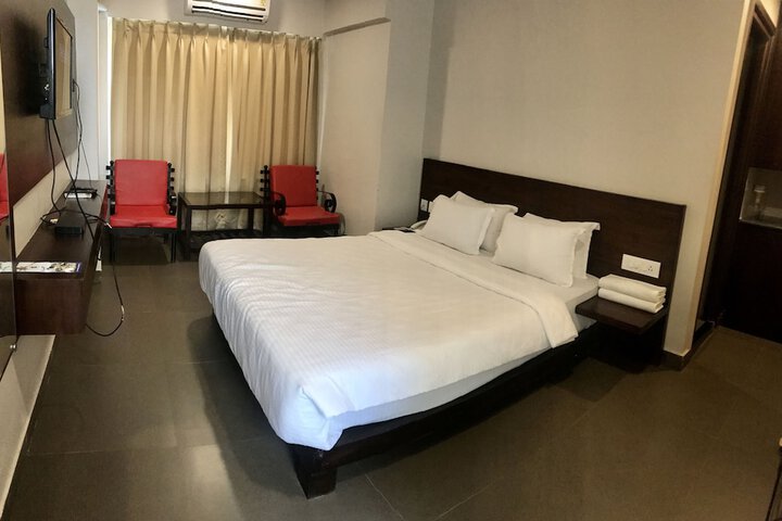 Room 8 of 33