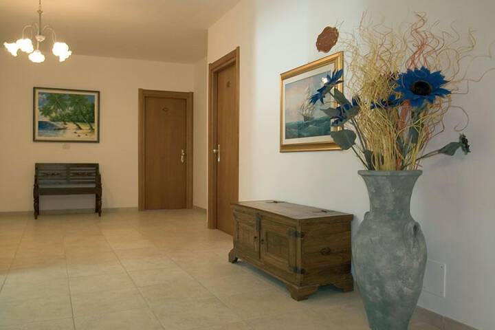 Ballroom/Hall 52 of 82