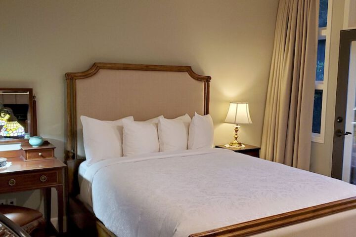 Room 4 of 44