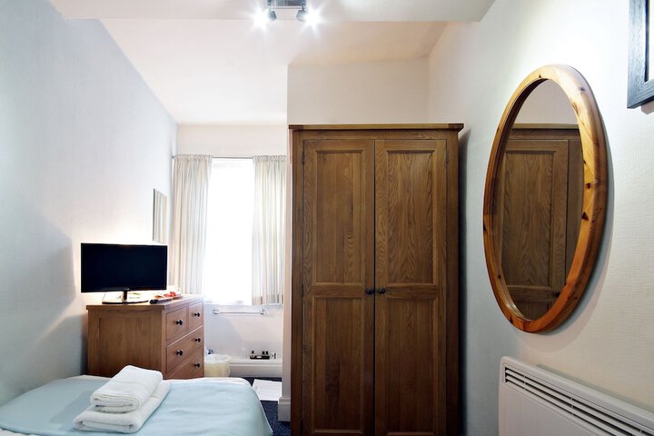 Room 5 of 61