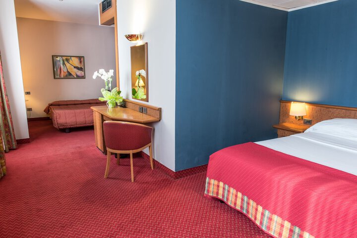 Room 9 of 40
