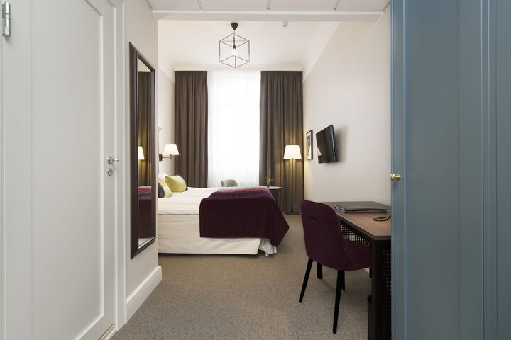 Room 9 of 66