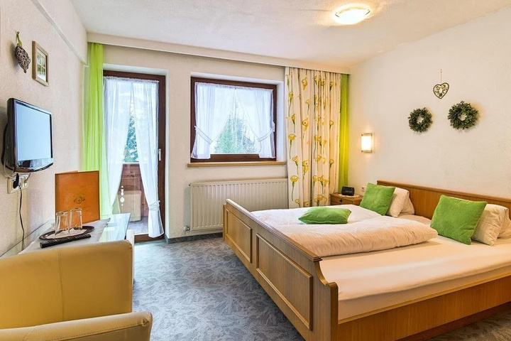 Room 5 of 17