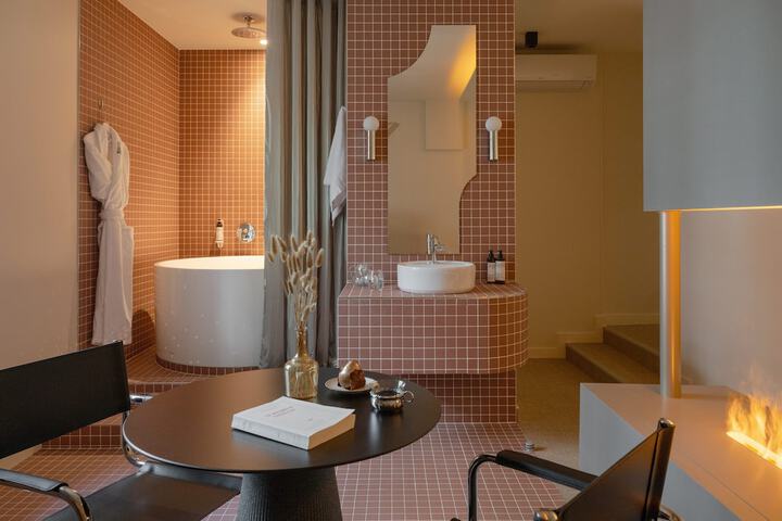 Room 444 of 780