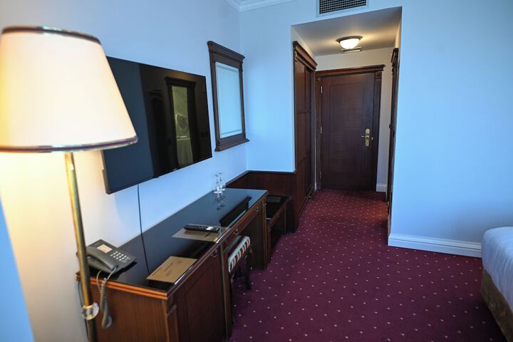 Room 15 of 84