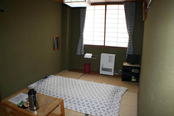 Room 8 of 19
