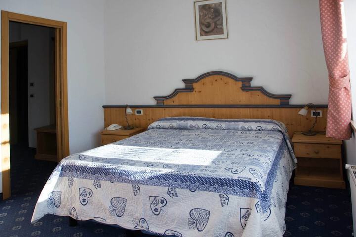 Room 10 of 40