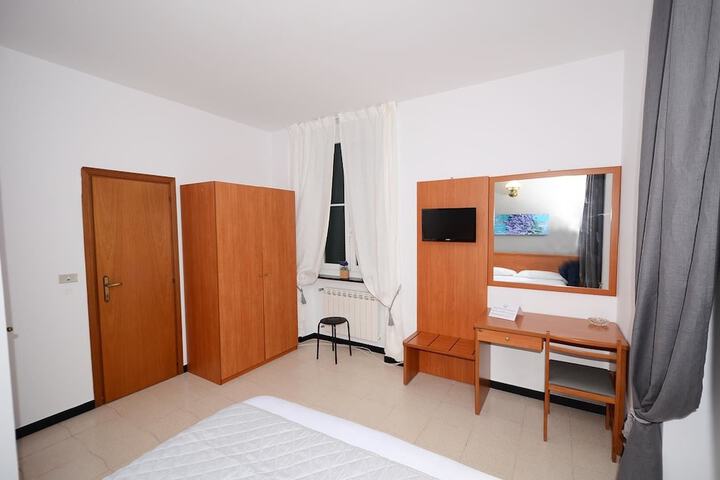 Room 7 of 32