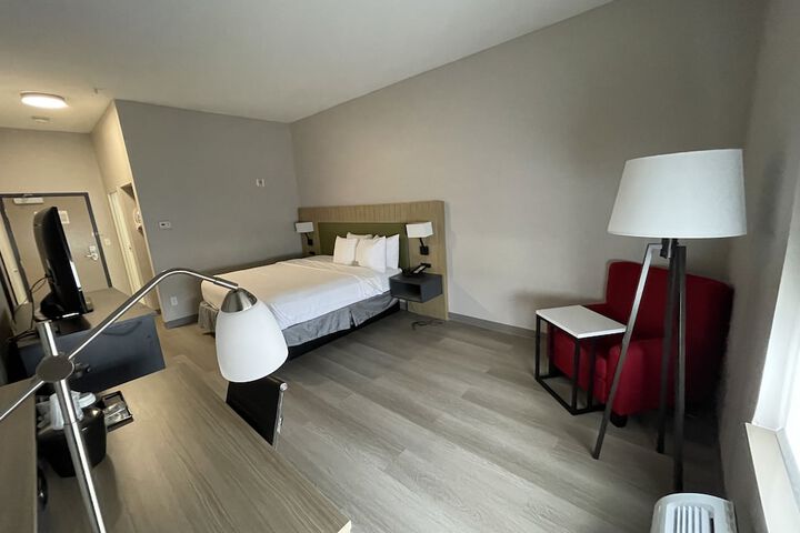 1 King Bed (21 of 25)