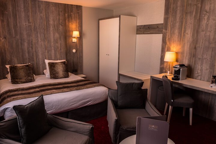 Room 10 of 37
