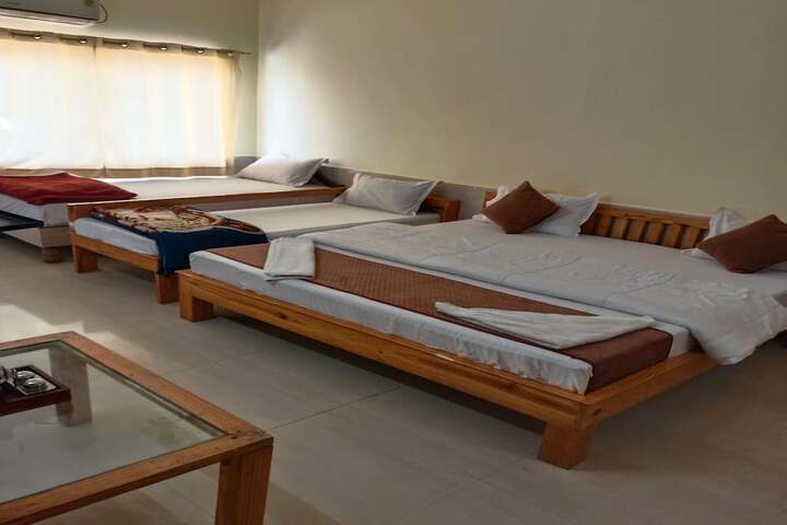 Room 9 of 25