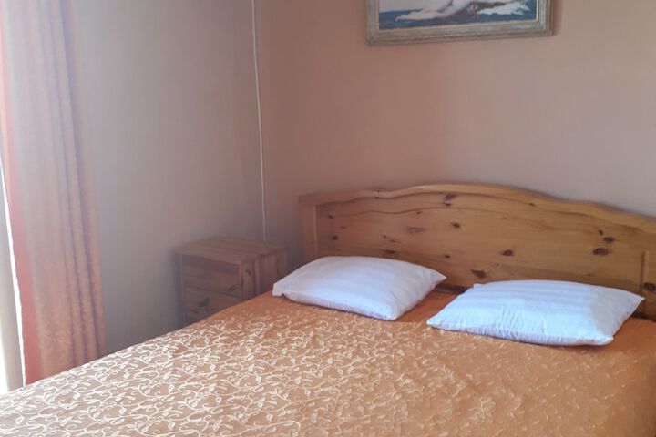 Room 4 of 11