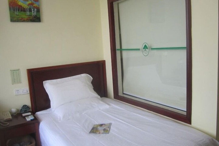 Room 9 of 19